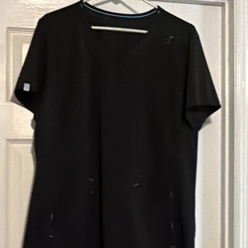 Scrubstar Women's Scrub Top Size 2XL, Black Solid V-Neck Short Sleeve - Picture 9 of 13